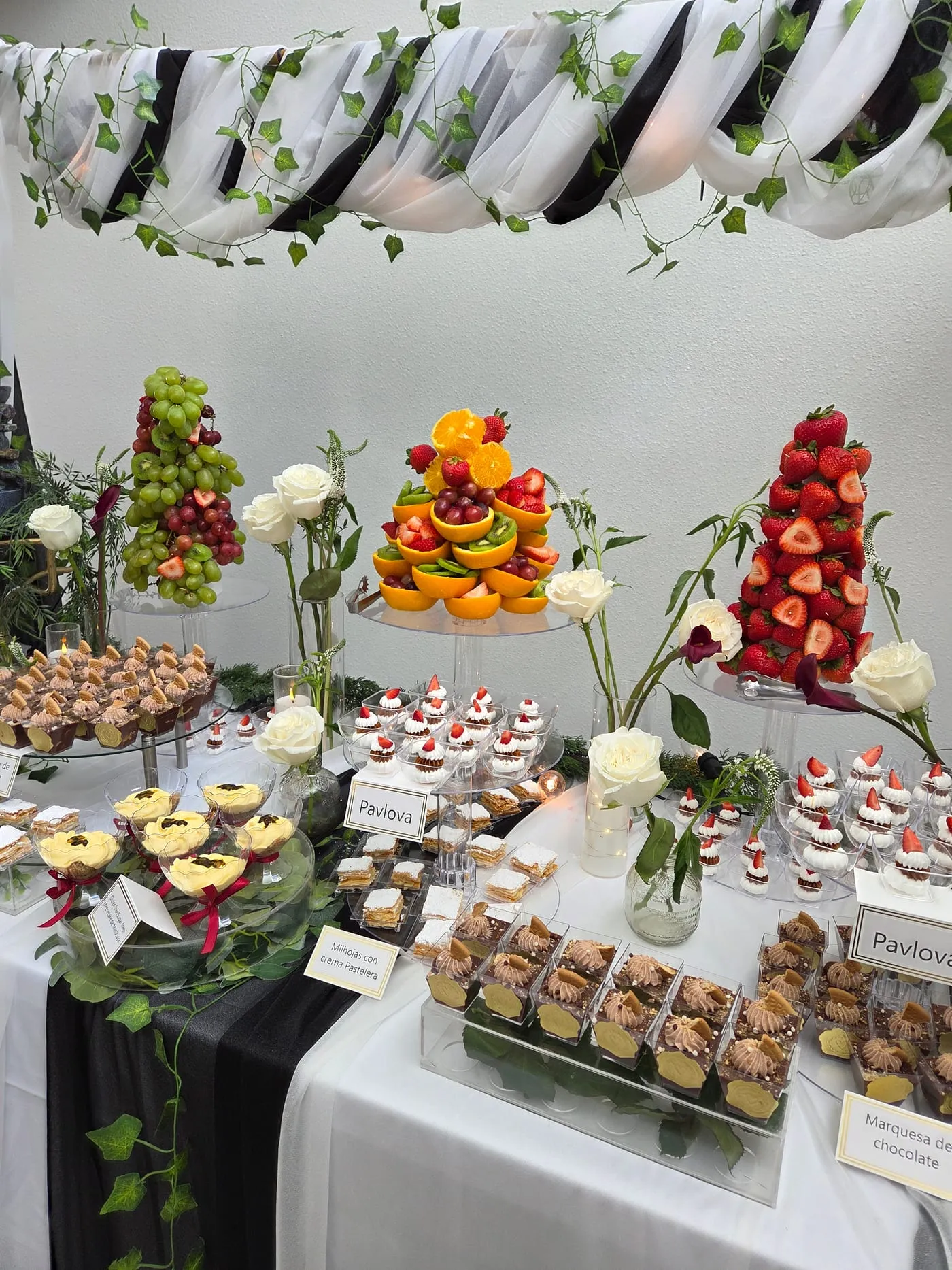 Mesa de postres montada para una boda por Carol Kit Healthy